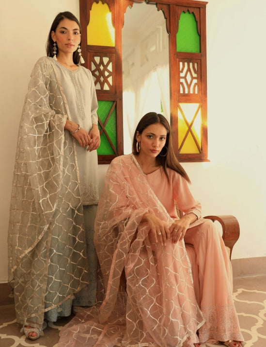 The Light pink kurta set with hand embroidery of tulip with thread and zardosi